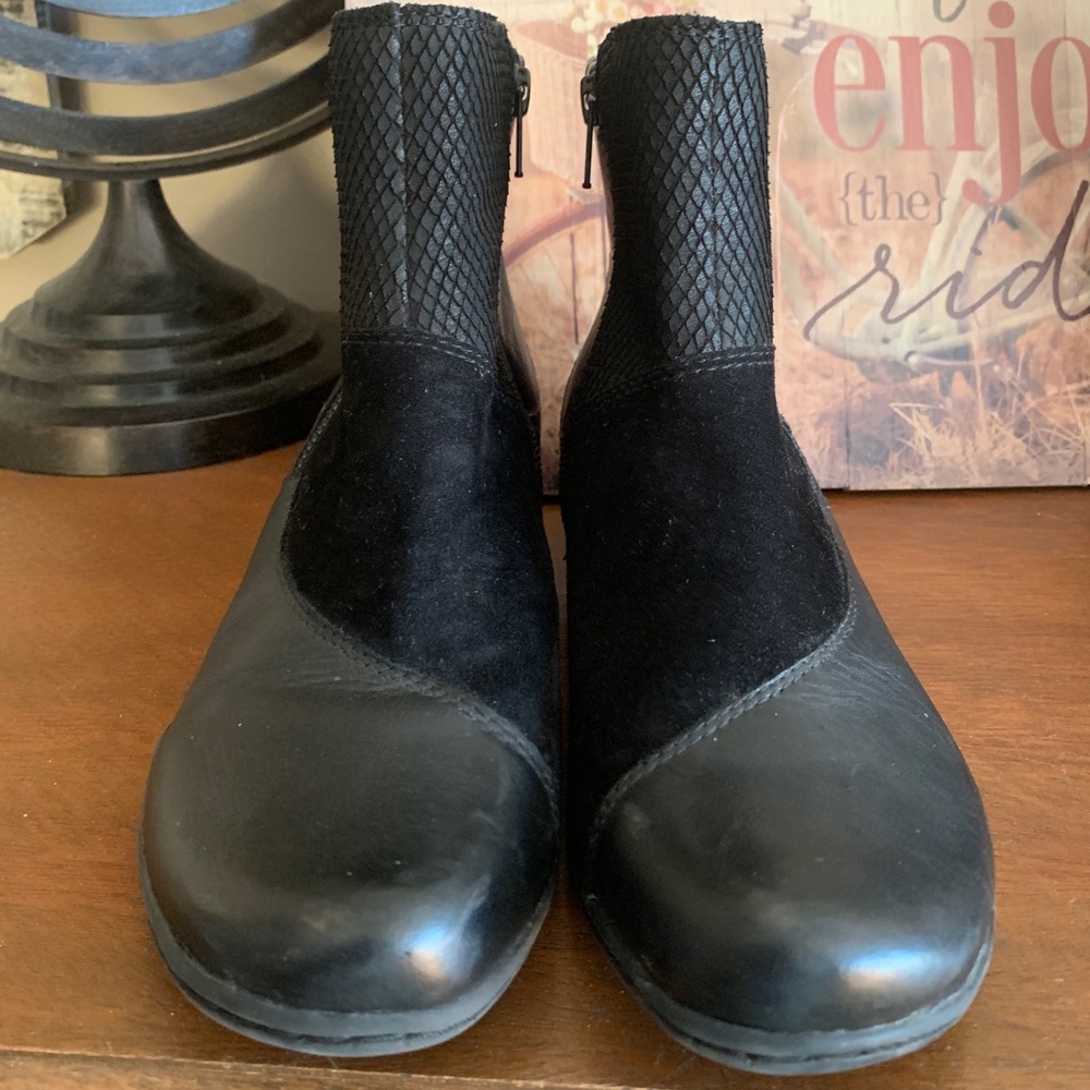 Earth Black Leather Patchwork Ankle Boots 6b - image 2